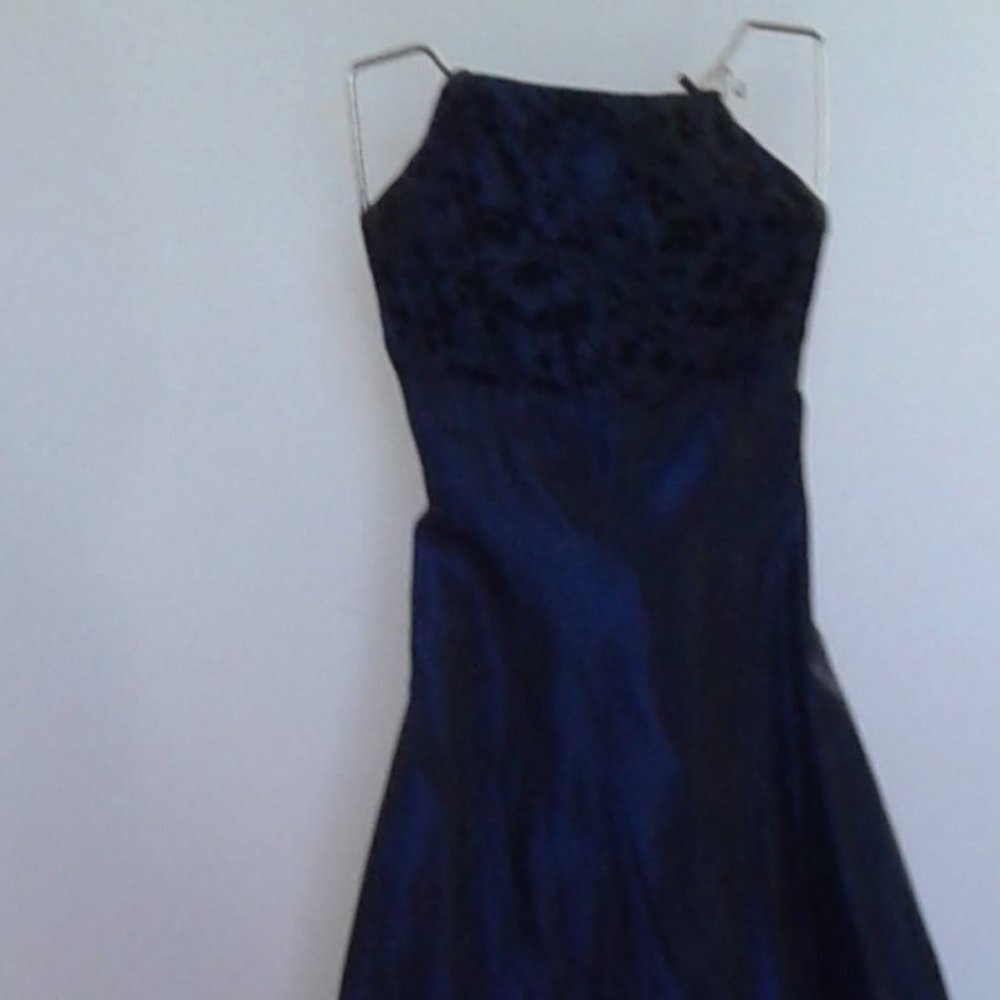 PROM/GRAD DRESS - Picture 4 of 11